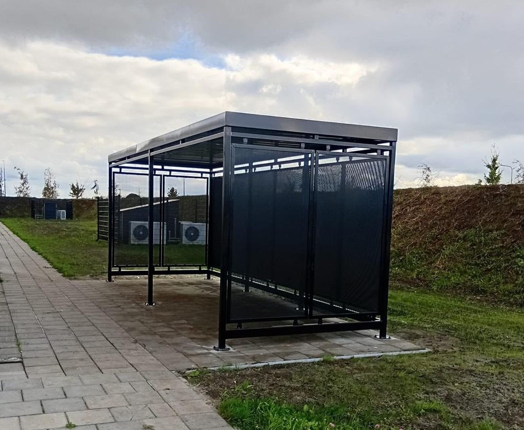 Fietsoverkapping met groen dak (sedum) – duurzaam, stijlvol en toekomstbestendig 4 fietsoverkapping Hagen 6x2m geleverd en gemonteerd